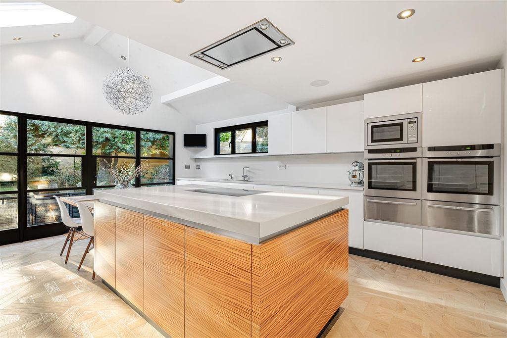 Additional image 6 of 4 bed detached bungalow for saleWatermill Lane, Hertford SG14