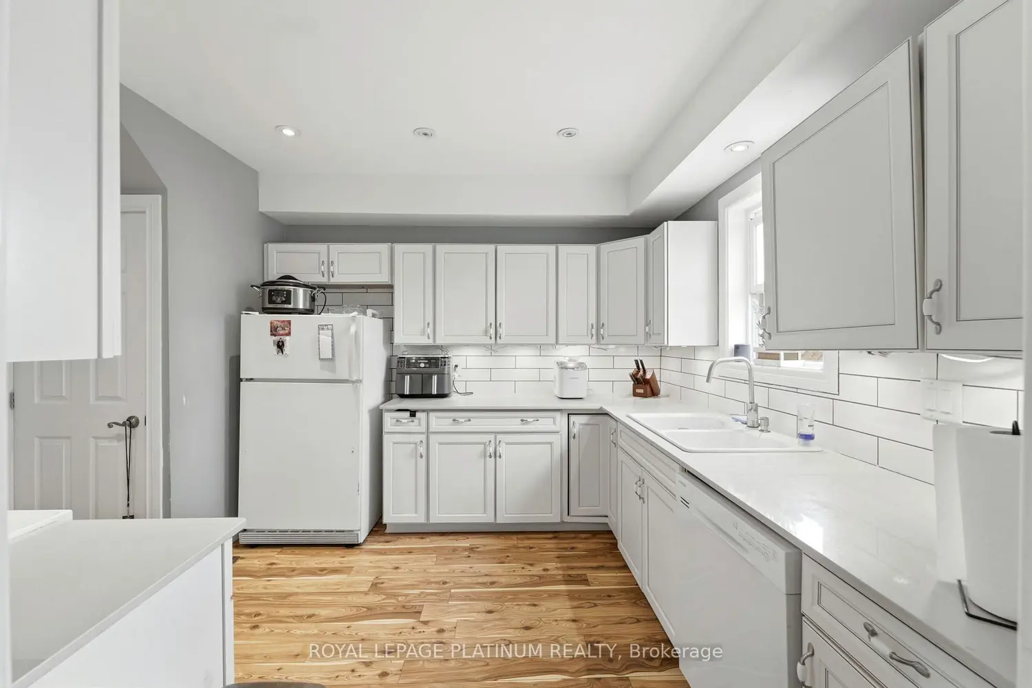 99 Robins Avenue photo 5
