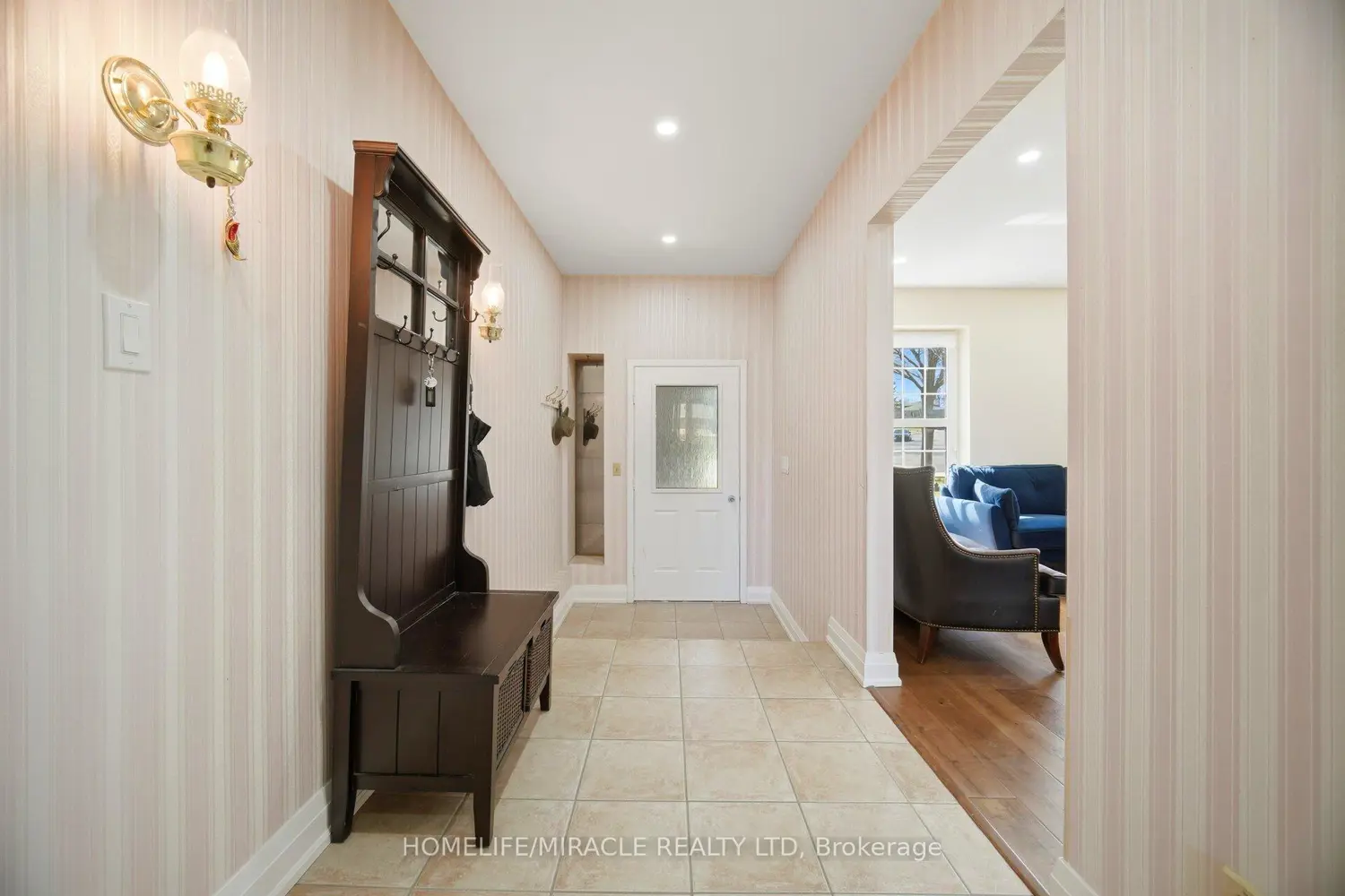 38 Leclaire Street photo 4