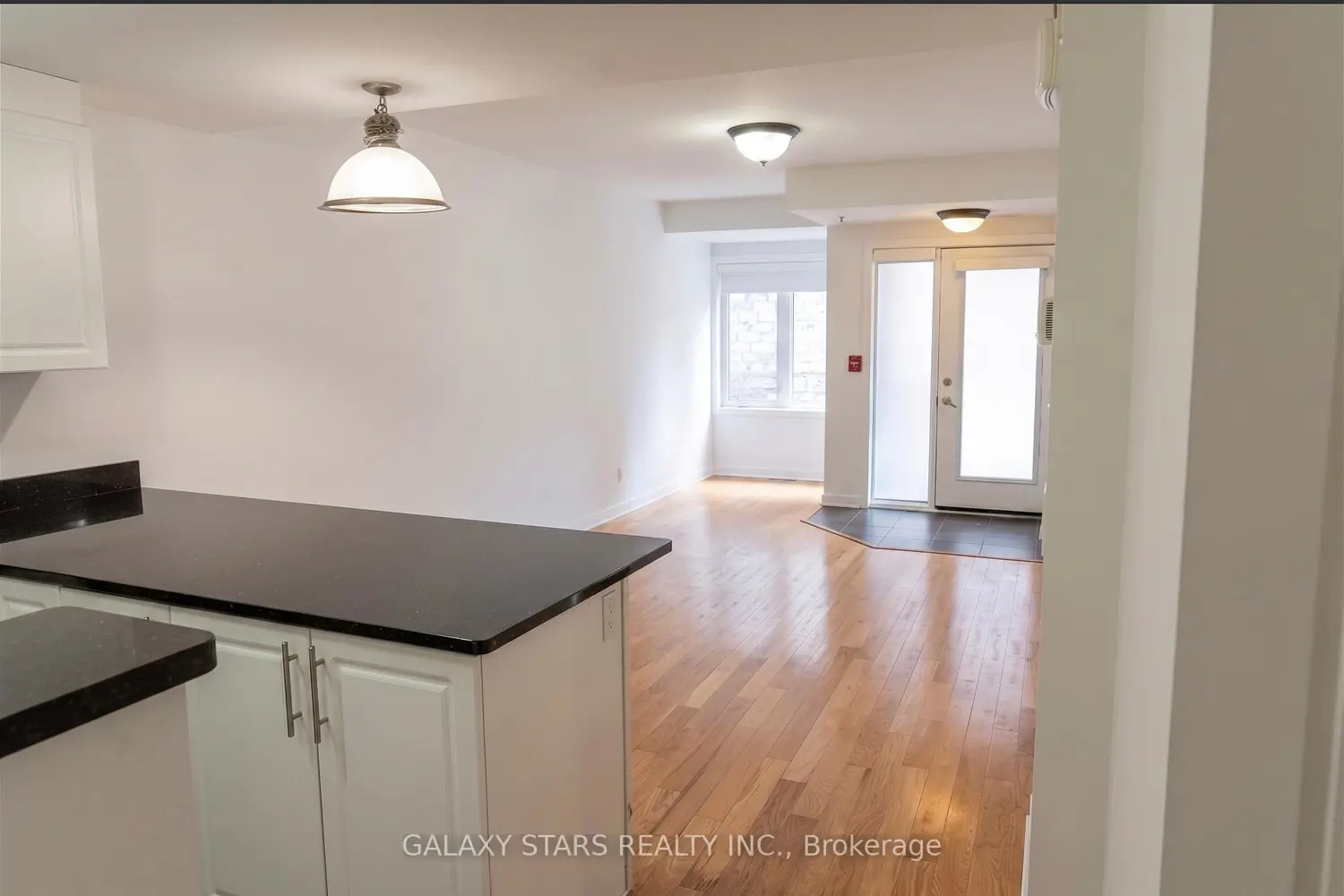 458D King Edward Avenue 209 photo 4