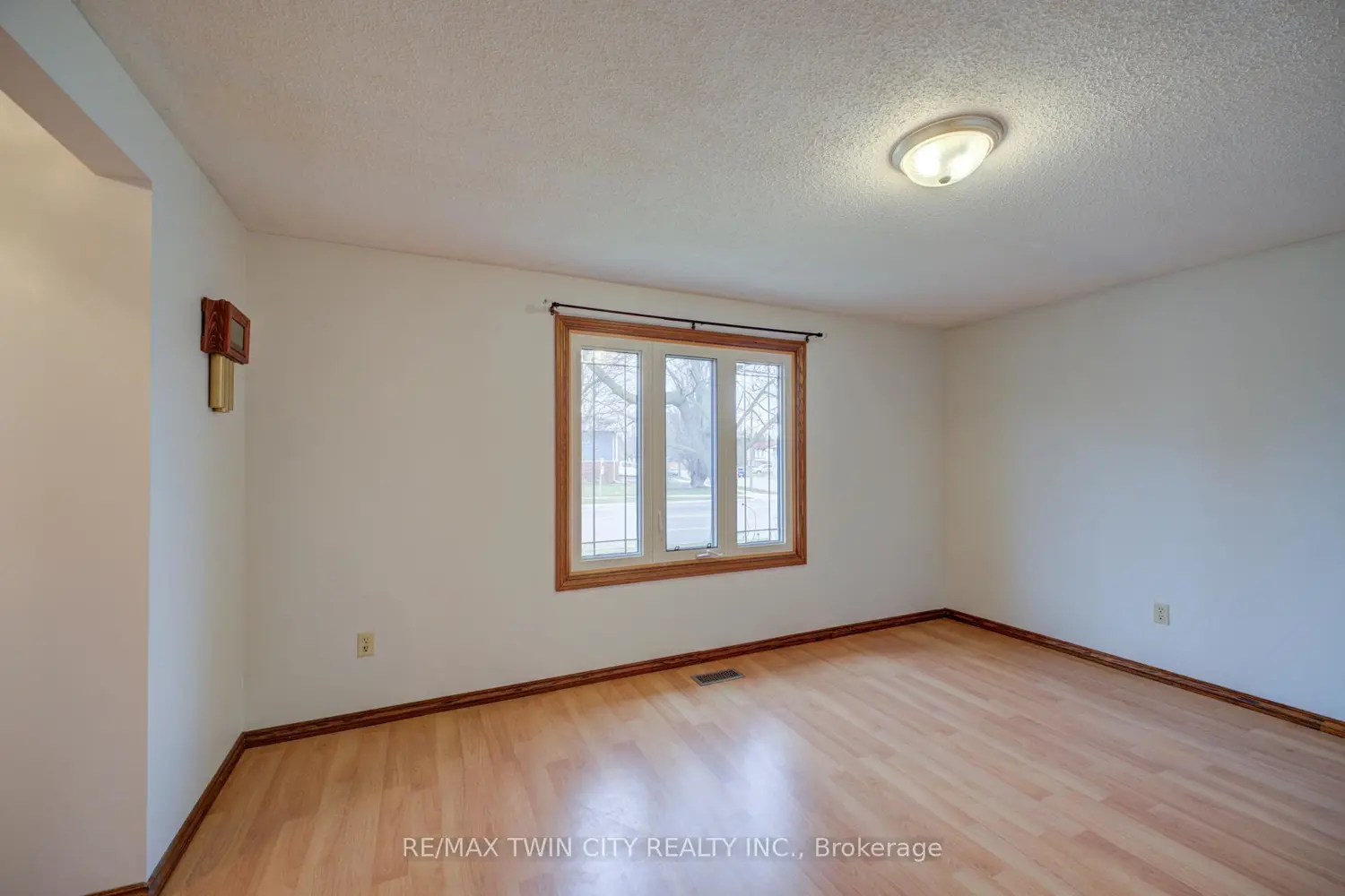 390 Brantwood Park Road photo 2
