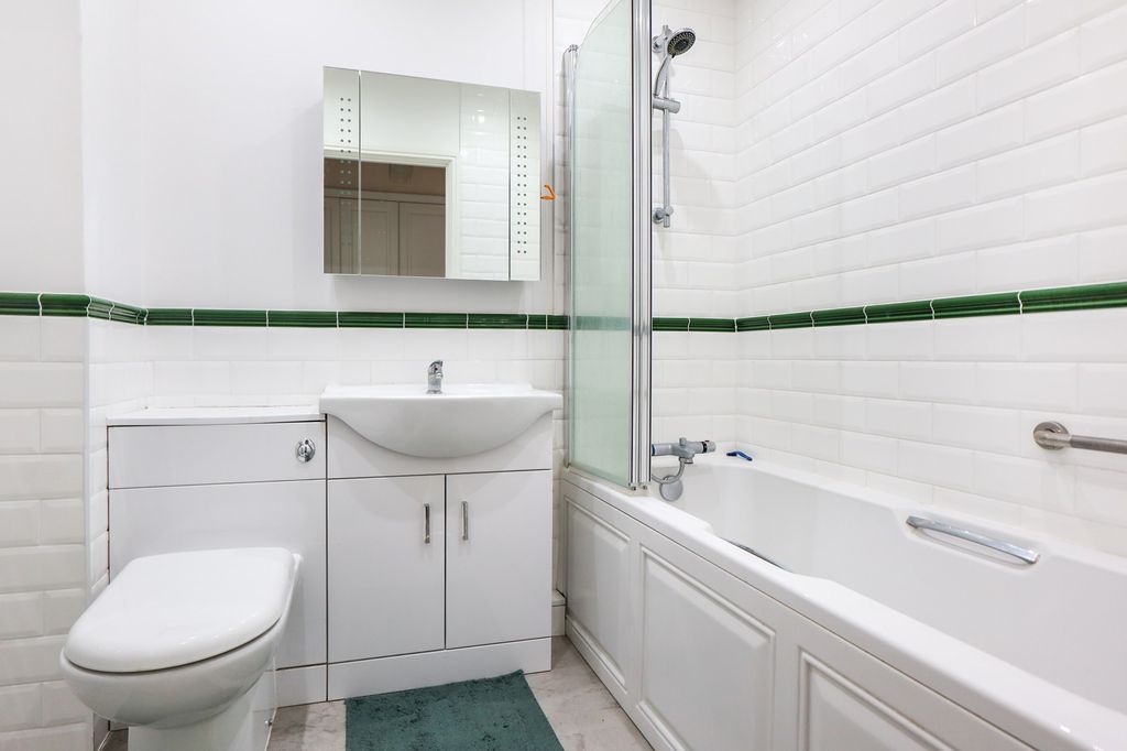 Additional image 6 of 2 bed flat for saleSun Lane, Harpenden AL5