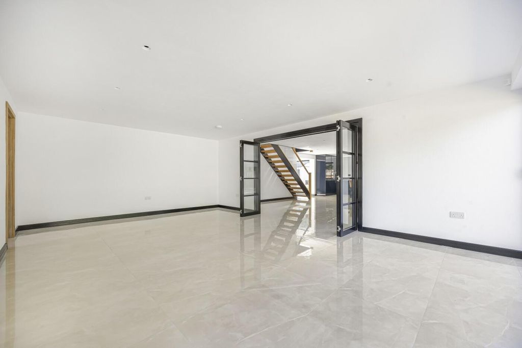 Additional image 6 of 5 bed detached house for saleMakins Road, Henley-On-Thames RG9