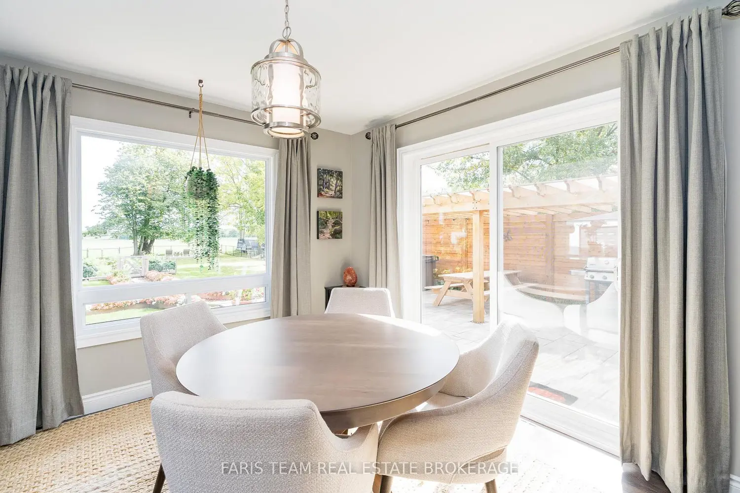 2032 Chantler Street photo 4