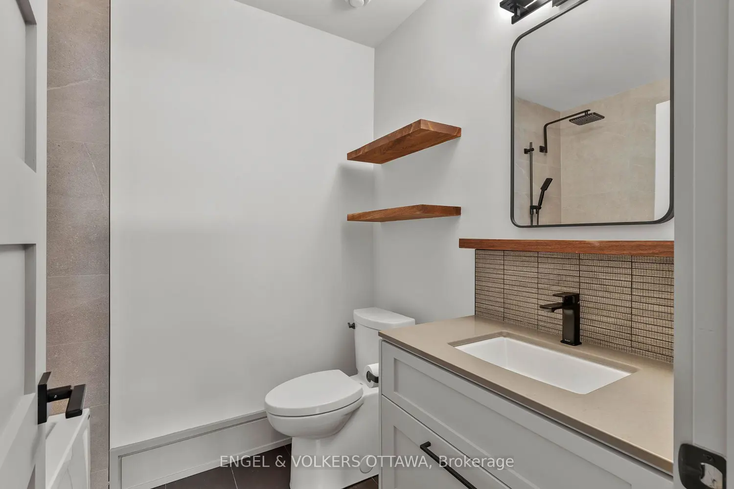 Additional image 17 of 37 Clarendon Avenue