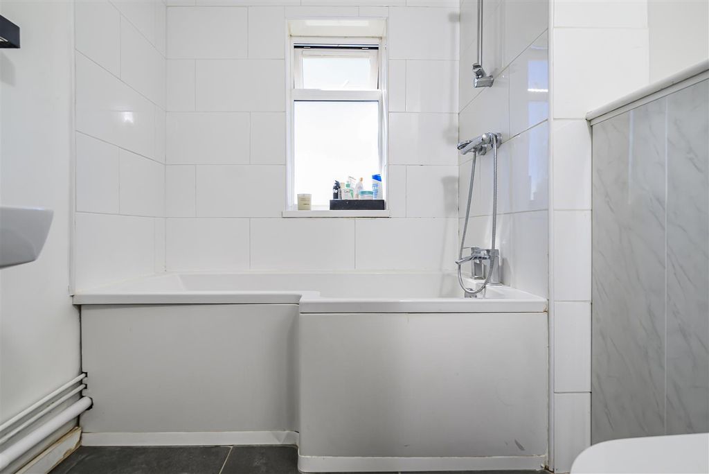 Additional image 8 of 1 bed flat for saleTotton Walk, Havant PO9