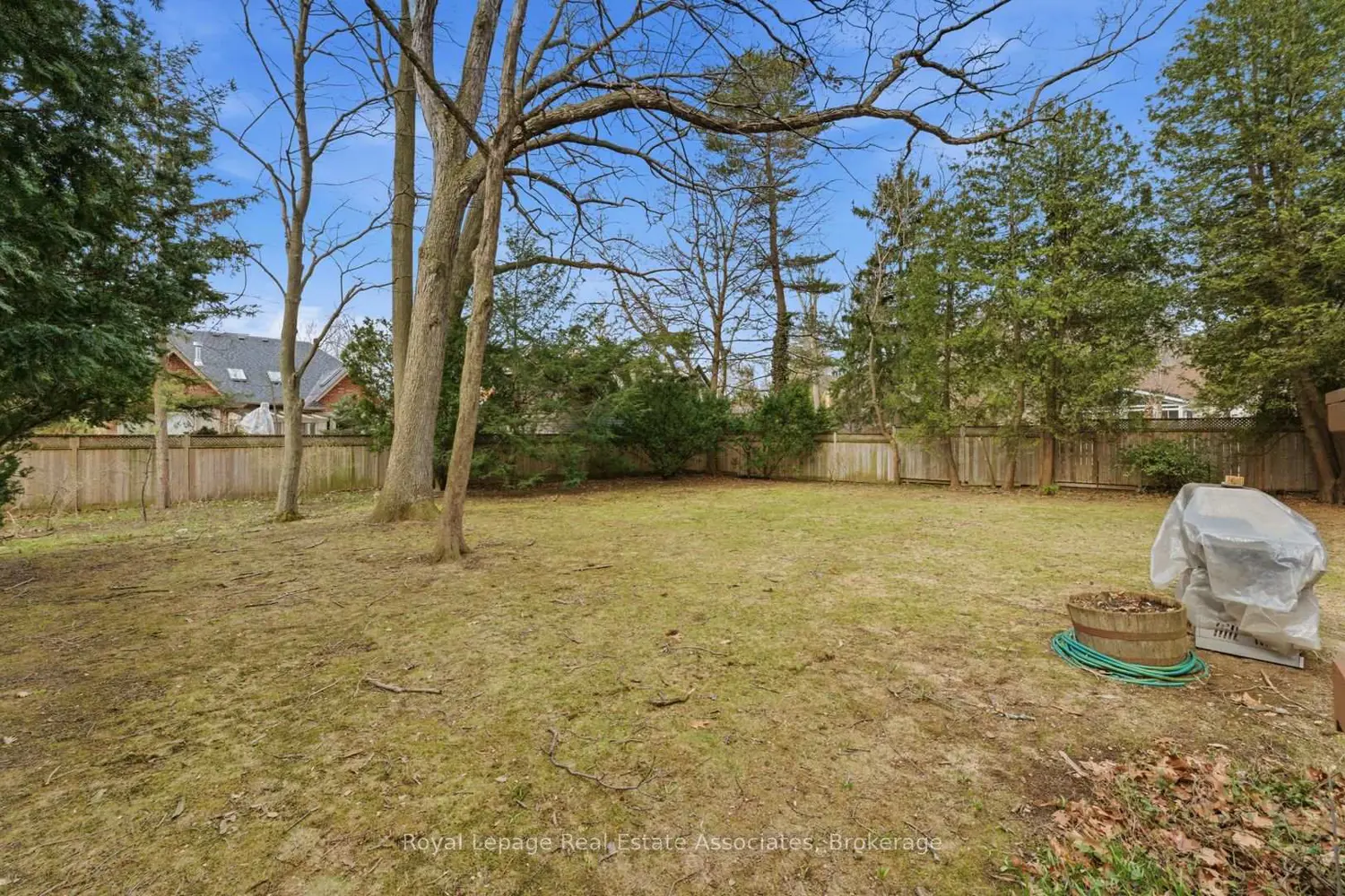 95 Oakes Drive photo 4