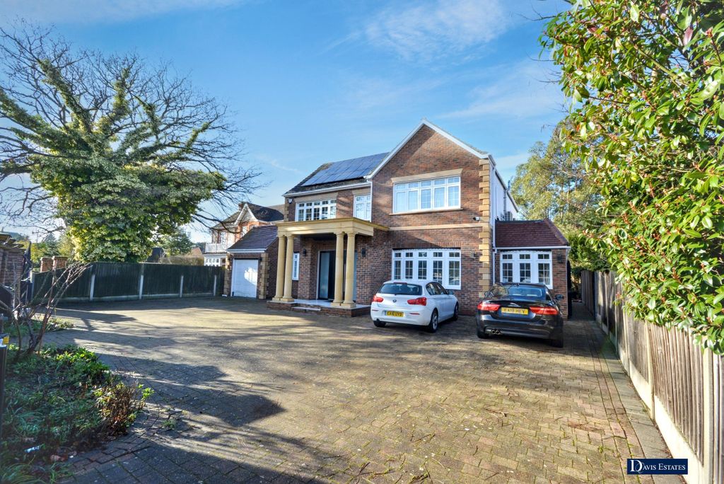 4 bed detached house for saleNelmes Road, Emerson Park, Hornchurch RM11