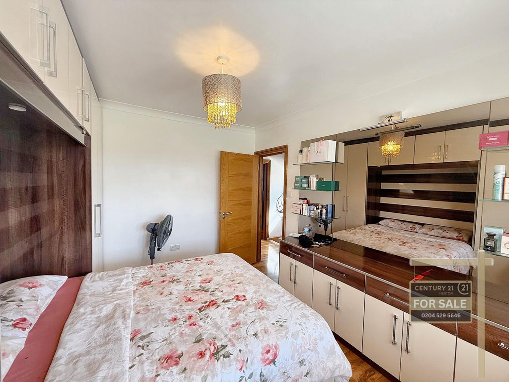 Additional image 15 of 5 bed semi-detached house for saleOxford Avenue, Hayes UB3