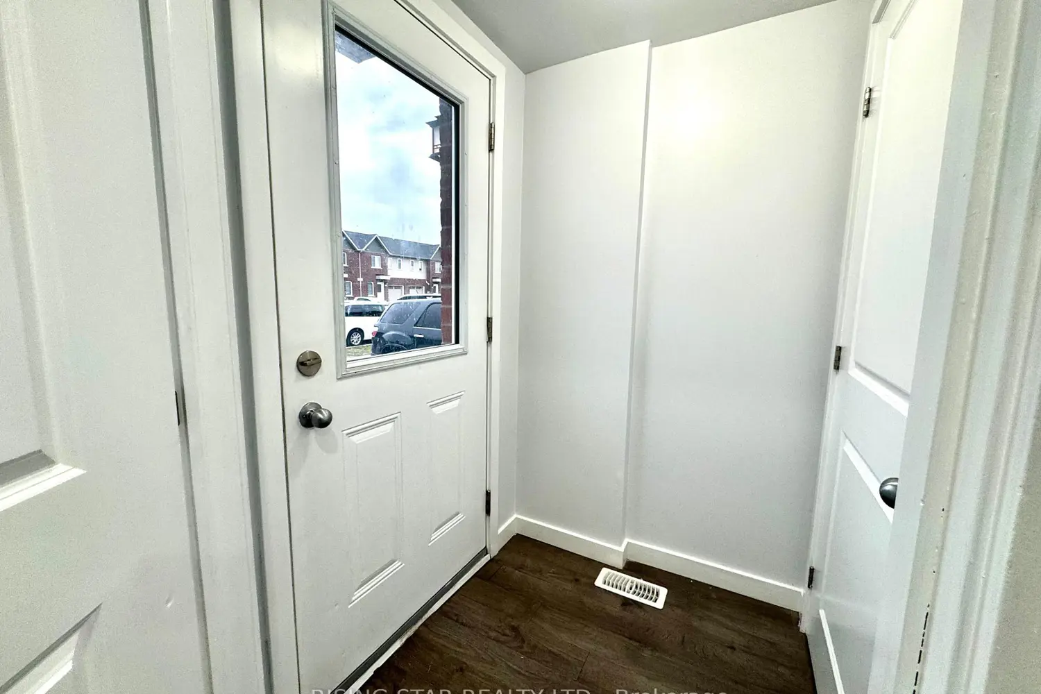 403 Chaffey Street photo 2