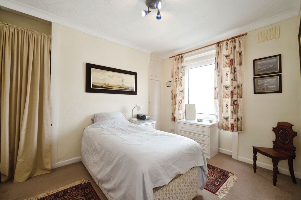 Additional image 8 of 3 bed flat for saleSea Front, Hayling Island, Hampshire PO11