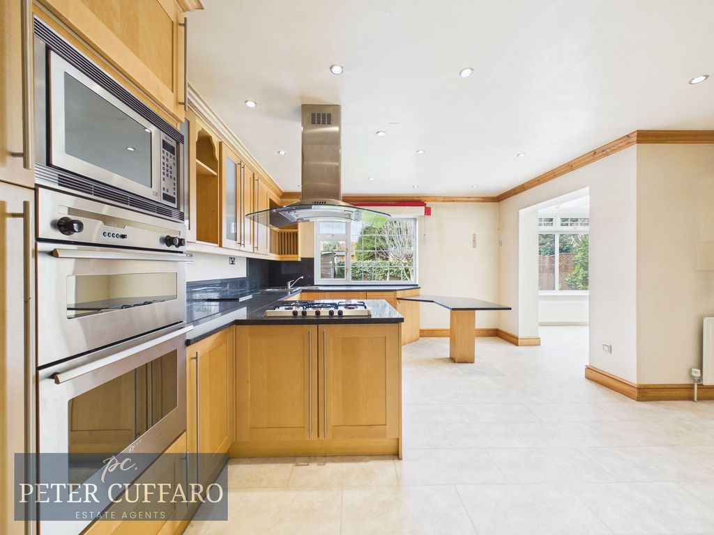 Additional image 8 of 4 bed detached house for saleWare Road, Hoddesdon EN11