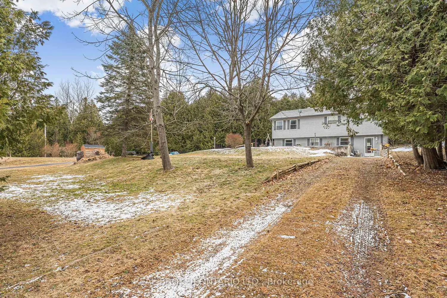 588458 County Rd. 17 Road photo 4