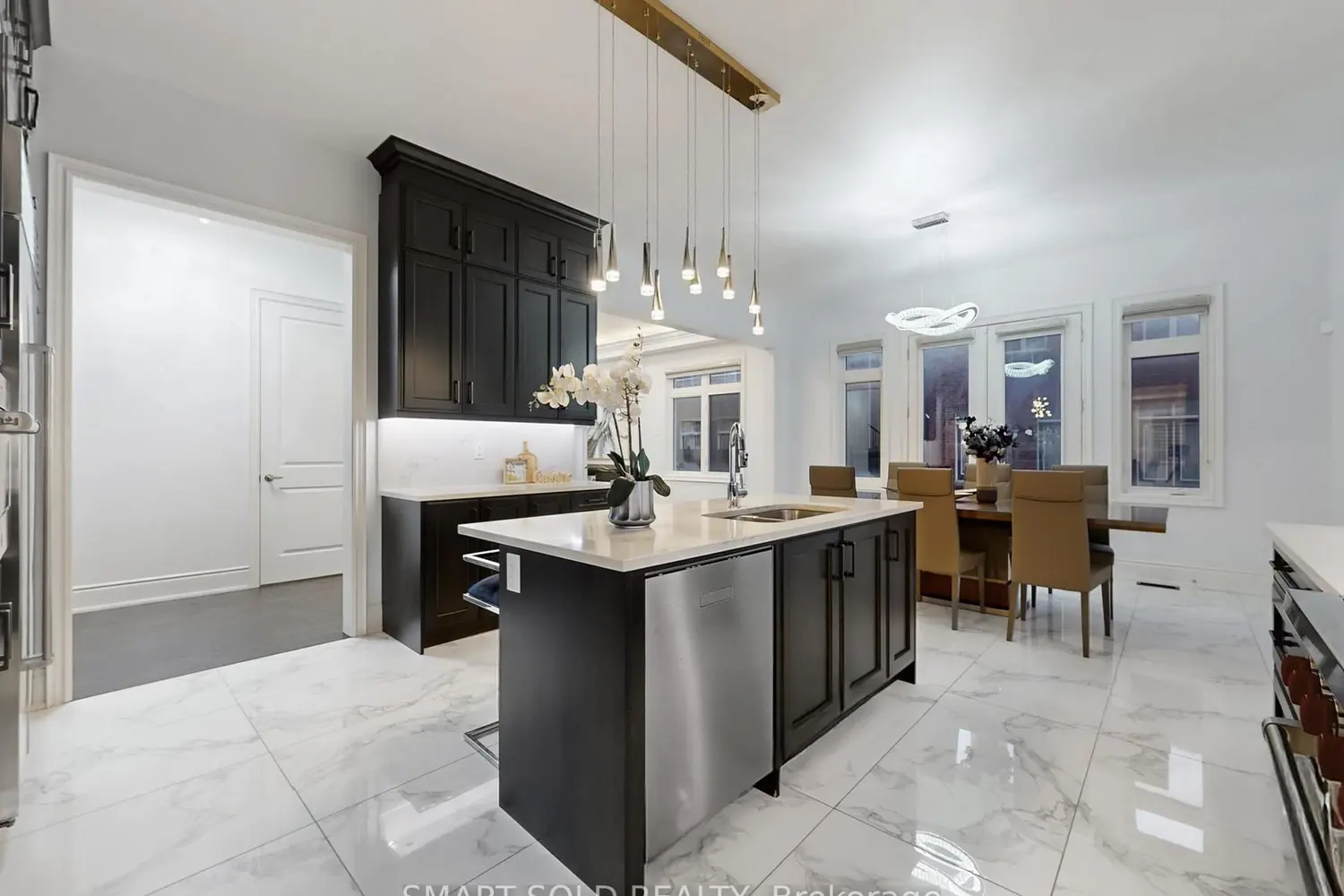 209 Hillsview Drive photo 4