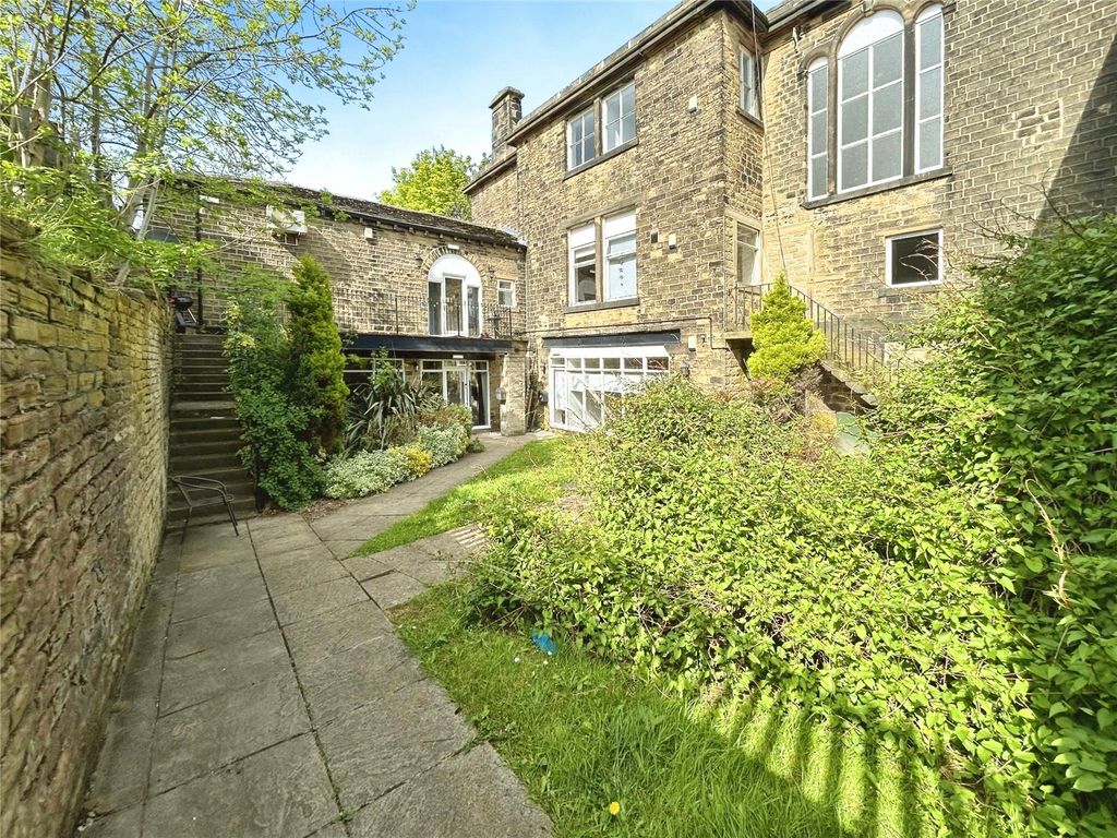 2 bed flat for saleThe Manor House, 68 Moorside Avenue, Crosland Moor, Huddersfield HD4 photo 2