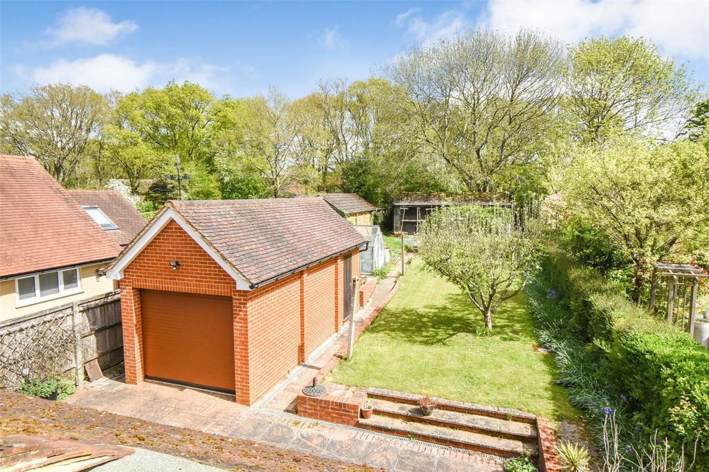 Additional image 21 of 3 bed detached house for saleReading Road, Hook, Hampshire RG27