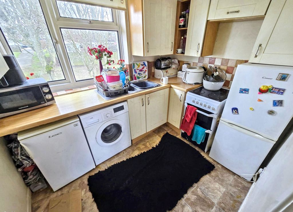 2 bed flat for saleMontford Close, Sunderland SR3 photo 3