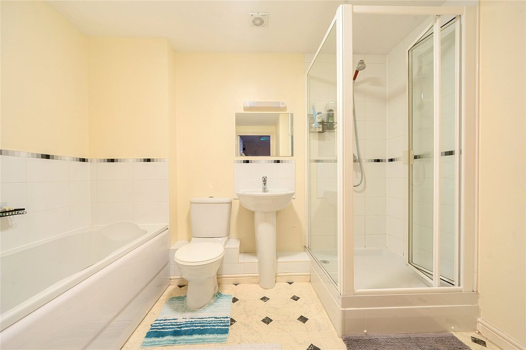 Additional image 13 of 2 bed flat for saleHaslemere, Surrey GU27