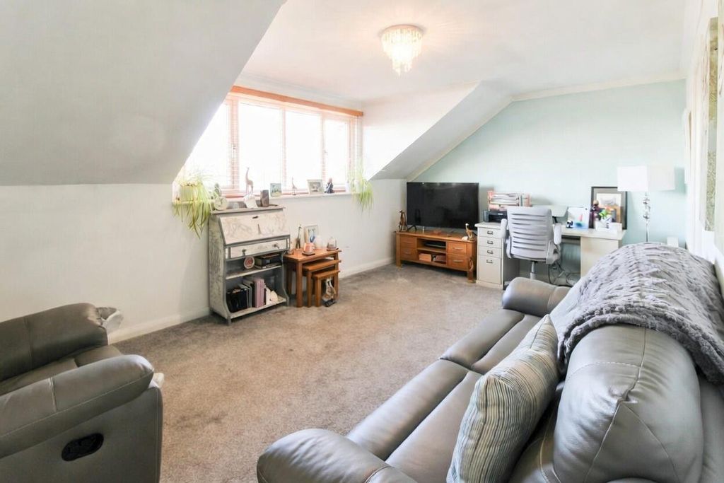 Additional image 2 of 1 bed flat for saleRectory Road, Rochford SS4