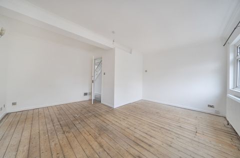 Ford End, Woodford Green IG8