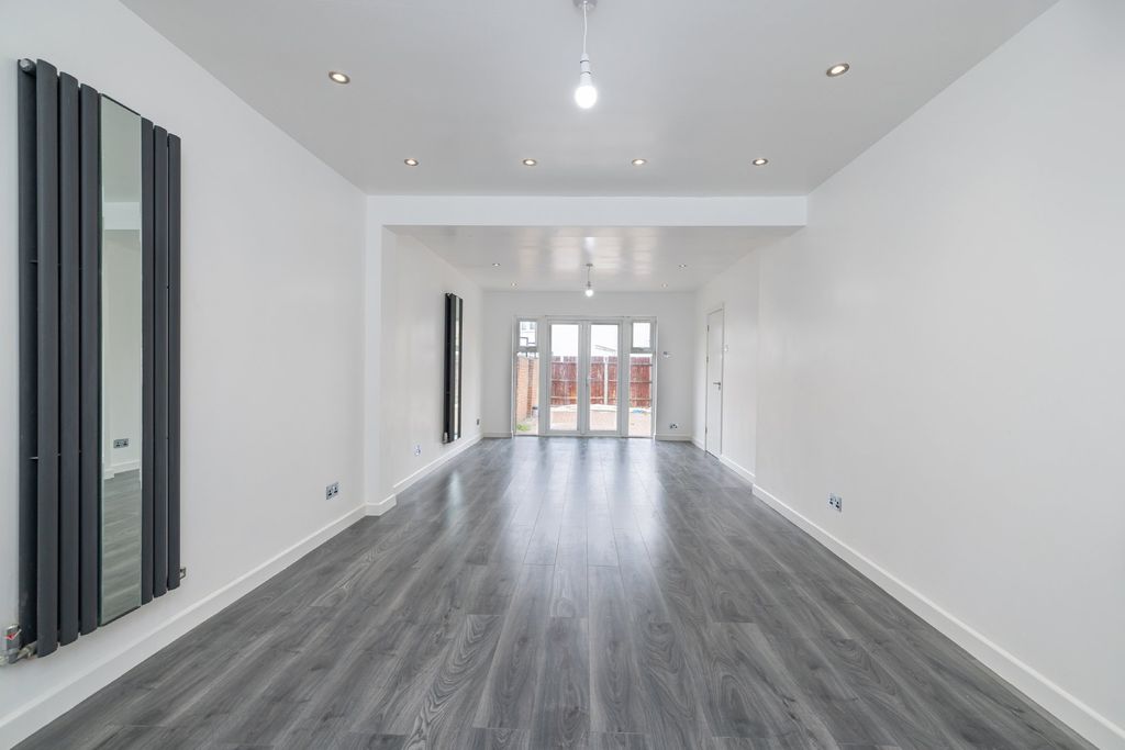 Additional image 2 of 5 bed semi-detached house for saleNelson Road, Hounslow TW3