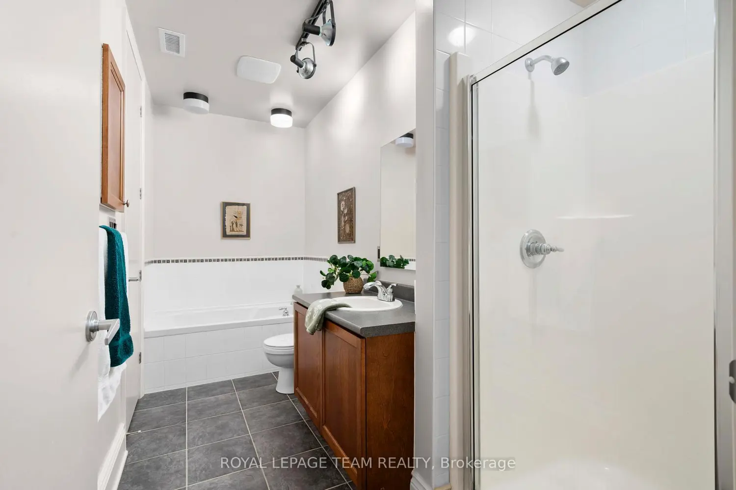 Additional image 14 of 260 Besserer Street 202