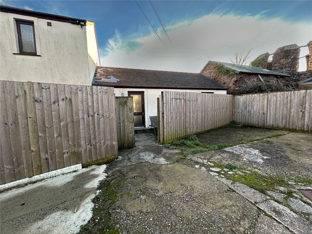 1 bed flat for salePicton Road, Hakin, Milford Haven, Pembrokeshire SA73