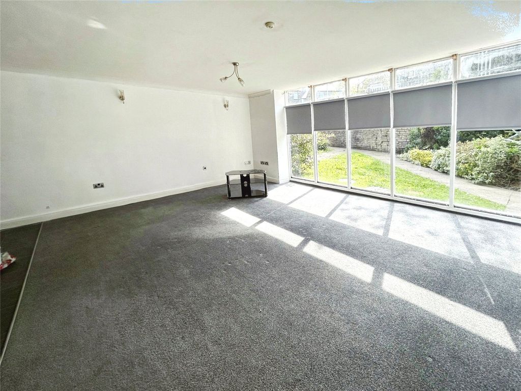 2 bed flat for saleThe Manor House, 68 Moorside Avenue, Crosland Moor, Huddersfield HD4 photo 3