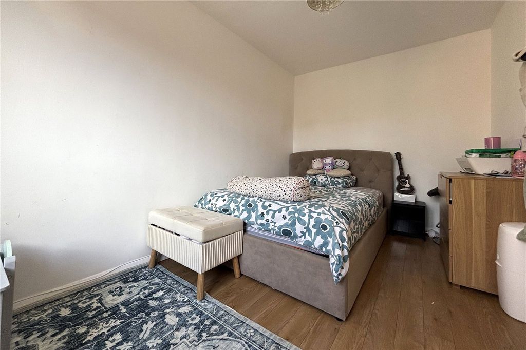 Additional image 5 of 2 bed maisonette for saleStation Road, Hook, Hampshire RG27