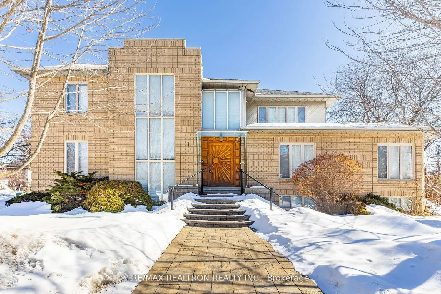 1 Sunforest Court