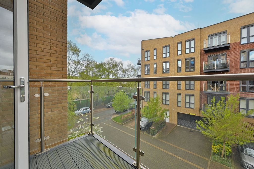 Additional image 12 of 2 bed flat for saleFrogmore Road, Hemel Hempstead HP3