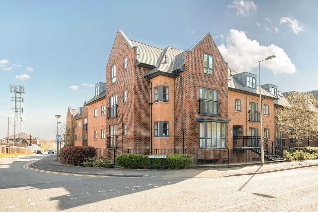 2 bed flat for saleCarter Court, Hook RG27