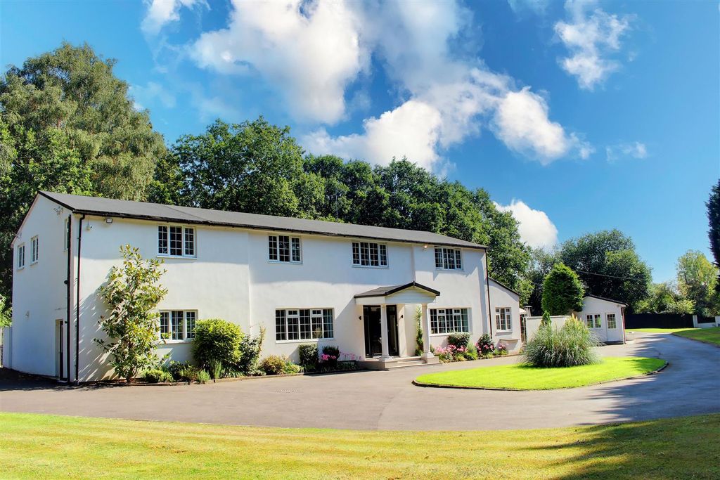 5 bed detached house for saleDixons Hill Close, North Mymms AL9