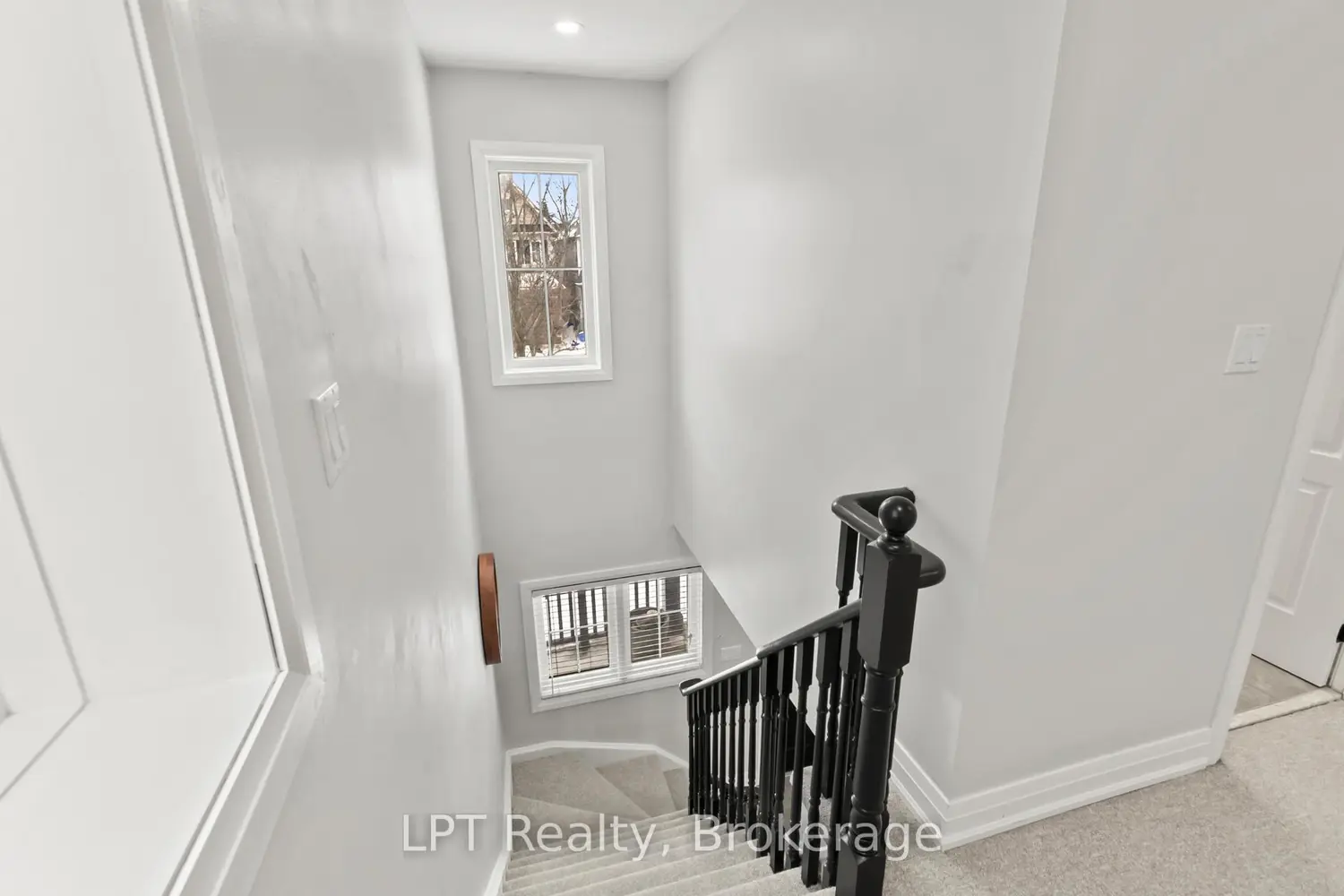 52 Norland Circle photo 4