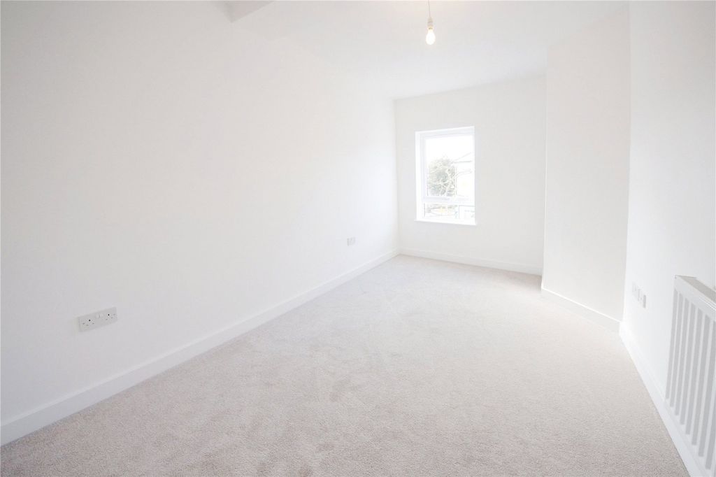 Additional image 8 of 2 bed flat for saleLondon Road, Hook, Hampshire RG27