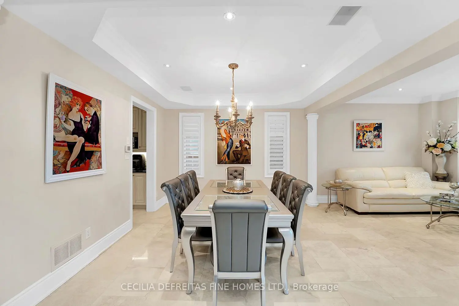 328 St. Urbain Drive photo 2