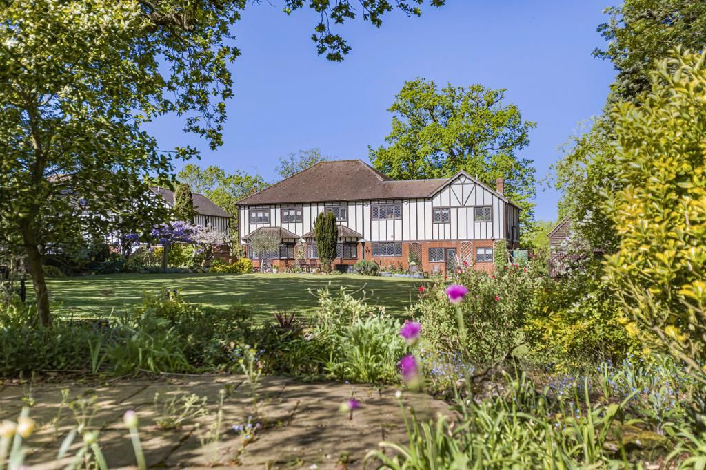 6 bed property for saleWare Park, Ware SG12 photo 2