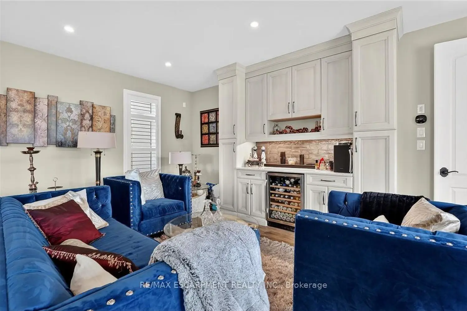 5499 Attema Crescent photo 4