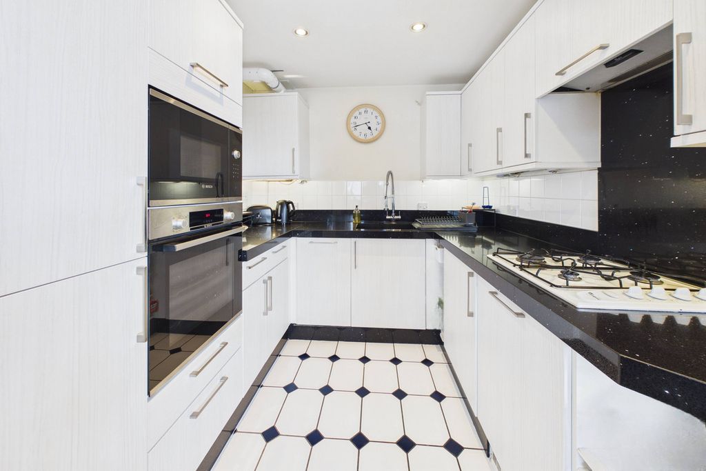 Additional image 8 of 3 bed flat for saleStephenson Wharf, Hemel Hempstead HP3