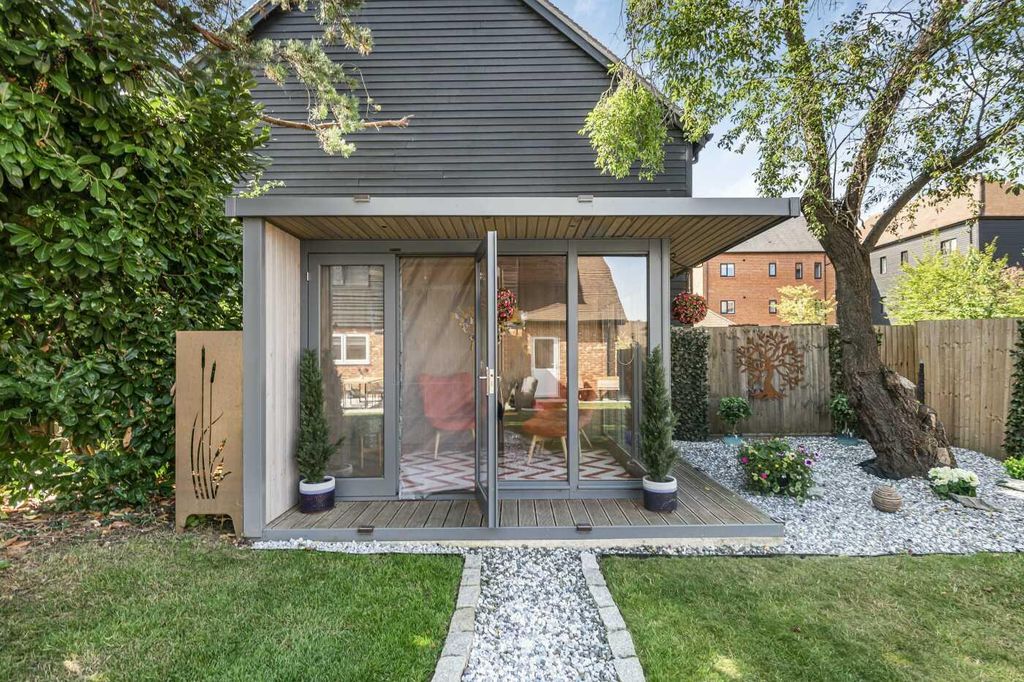Additional image 37 of 3 bed detached house for saleFlint Close, Rotherfield Greys, Henley-On-Thames RG9
