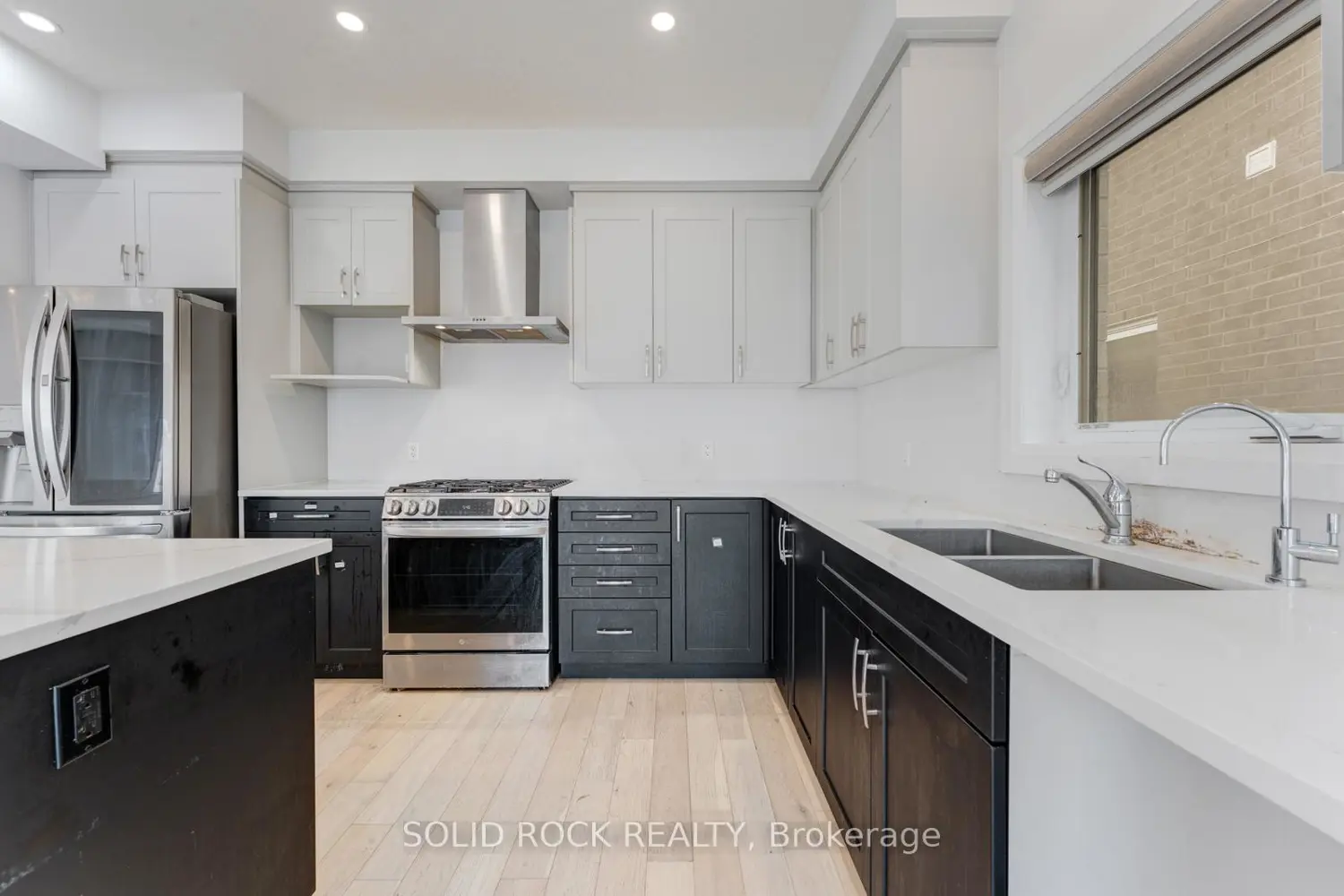 629 Doonwoods Crescent photo 4