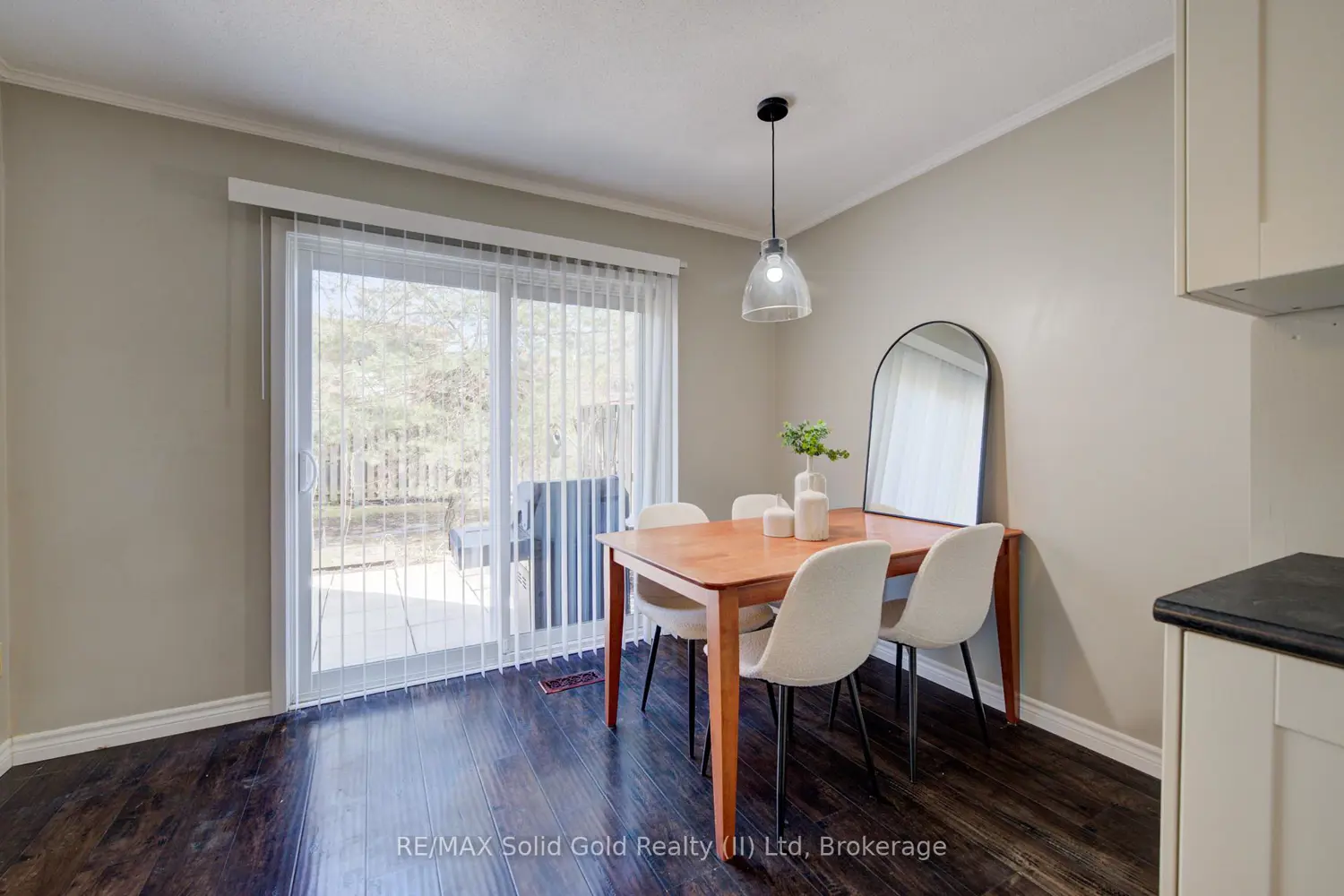 121 University Avenue 22 photo 3
