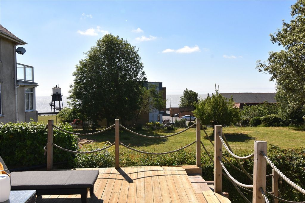 4 bed detached house for saleSt. Georges Avenue, Harwich, Essex CO12