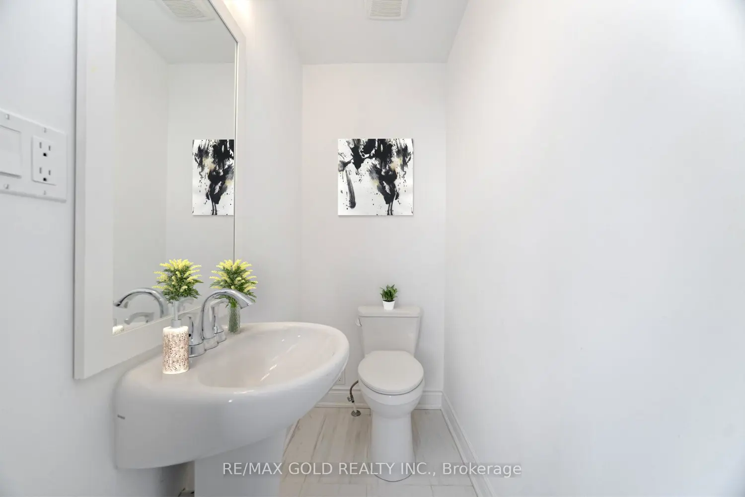 56 Lunar Crescent 172 photo 3