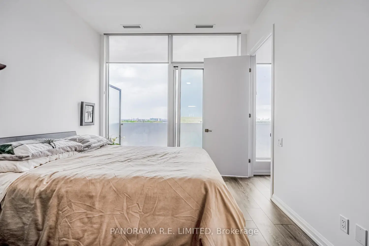Additional image 7 of 4208 Dundas Street 802