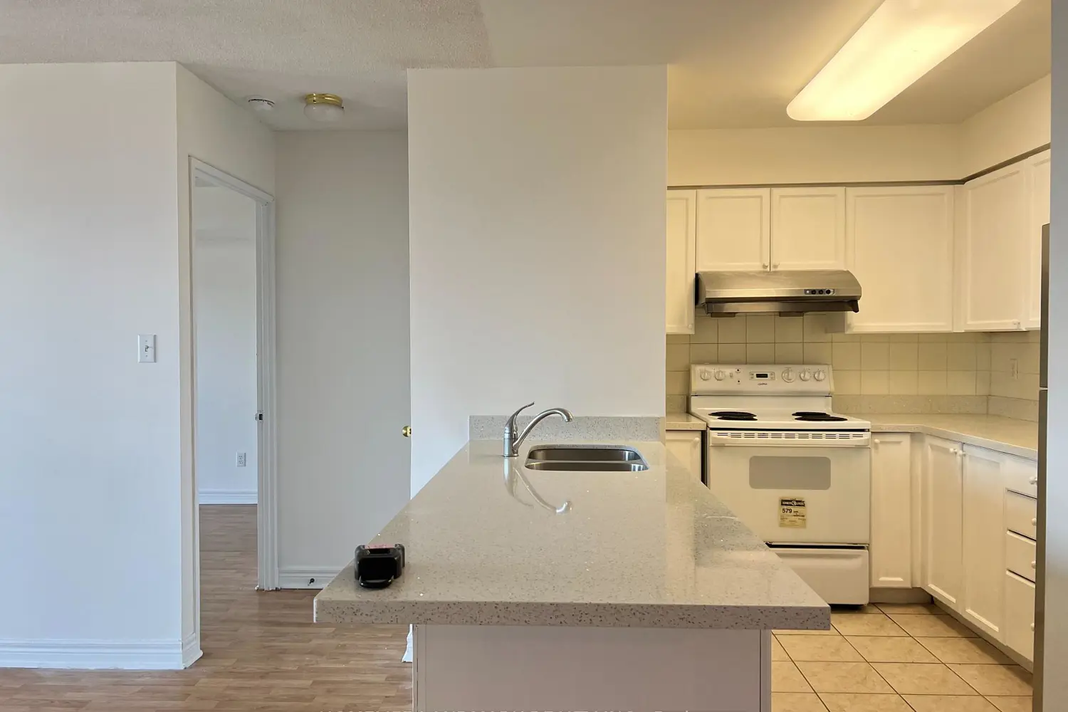 28 Empress Avenue 909 photo 4