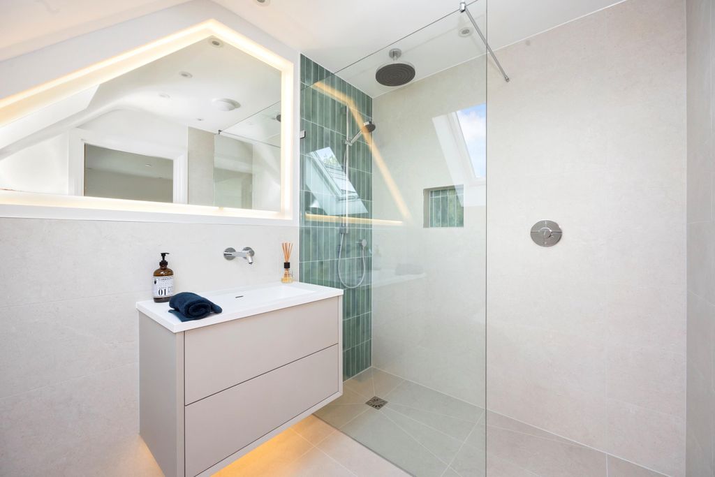 Additional image 8 of 2 bed flat for saleHaslemere Heights, Hill Road, Haslemere, Surrey GU27