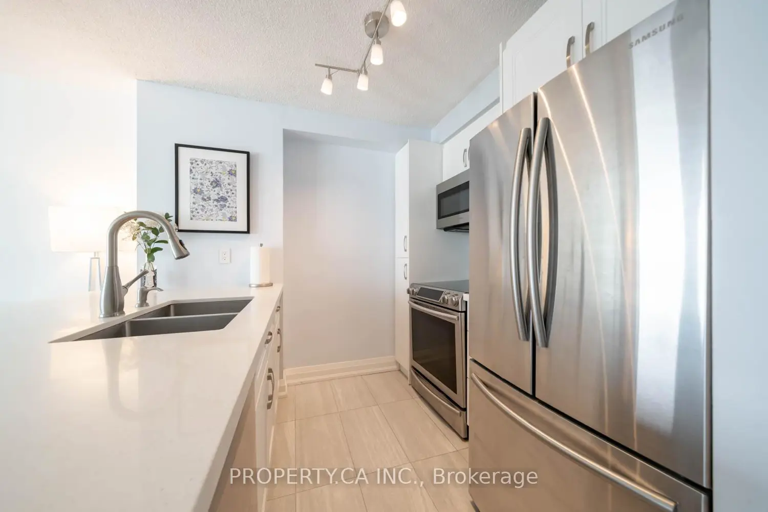 10 Yonge Street 1209 photo 3