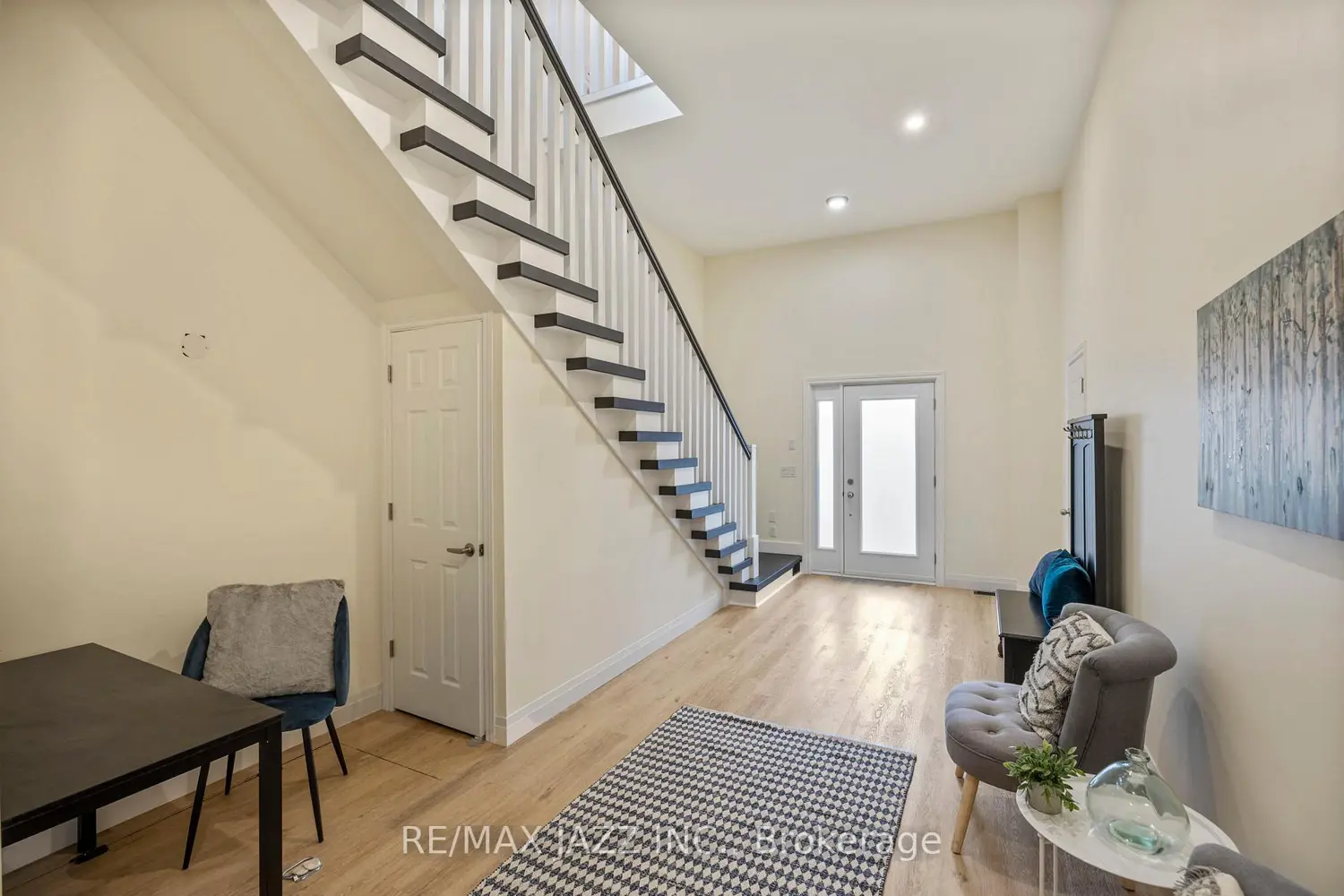 283 Platten Boulevard photo 2