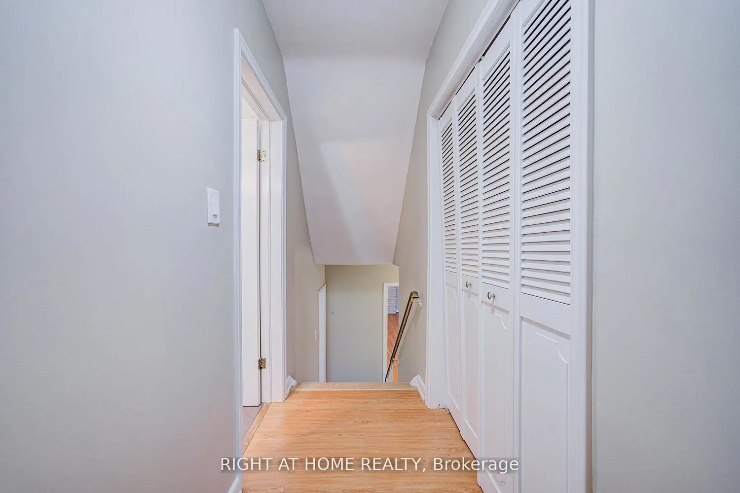 1445 Ryan Place photo 3